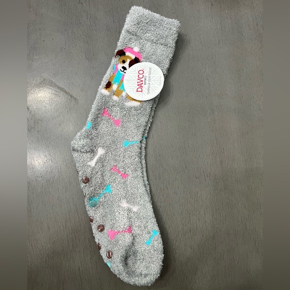 NWT Cute puppy fuzzy grip socks - Picture 2 of 5